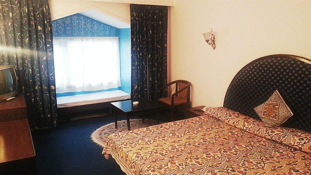 Royal Jardin Whistling Pines Resort Shimla Exterior photo